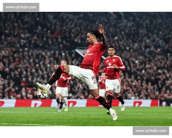 热刺对阵曼联英超焦点战火爆上演胜负走向引发热议球迷关注战术博弈